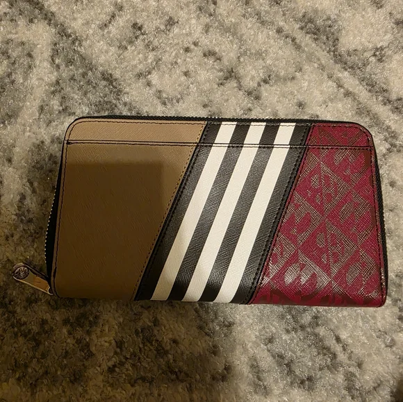 Henri Bendel EUC Organizer Wallet - Picture 2 of 4